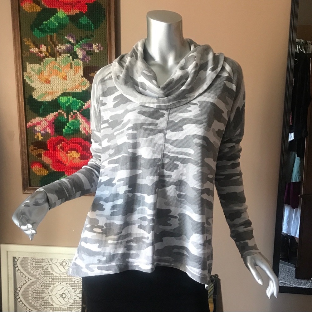 Lucky Brand Medium Grey Camo Waffle Knit Cowl Neck Sweatshirt Thermal Top - Picture 2 of 16